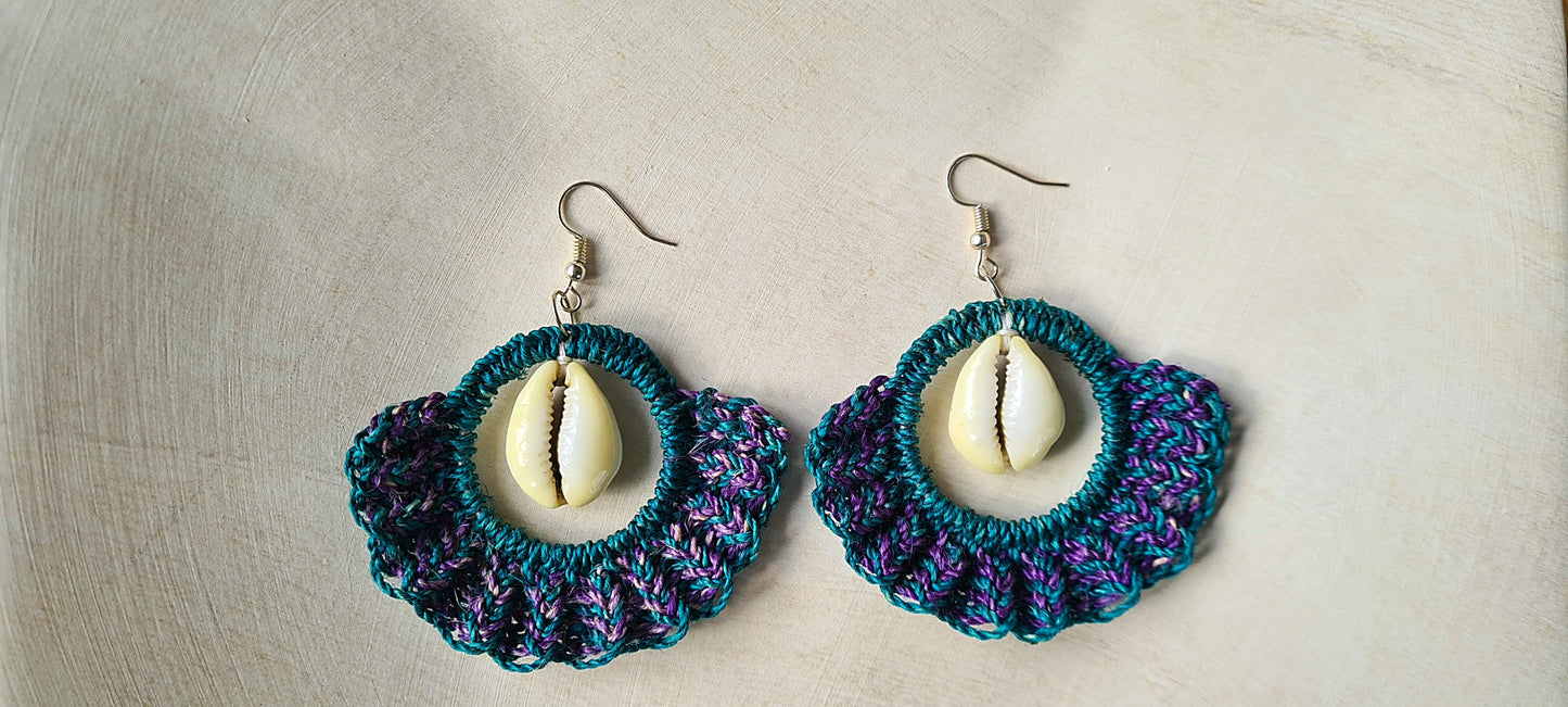 Sepik Cowrie Earrings - Myrtle Green Fan