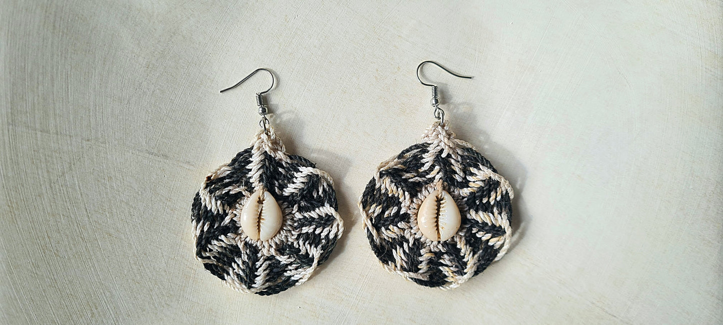 Sepik Cowrie Earrings - Black & White