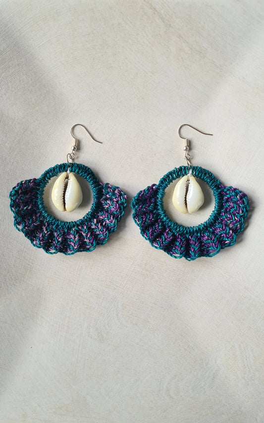 Sepik Cowrie Earrings - Myrtle Green Fan