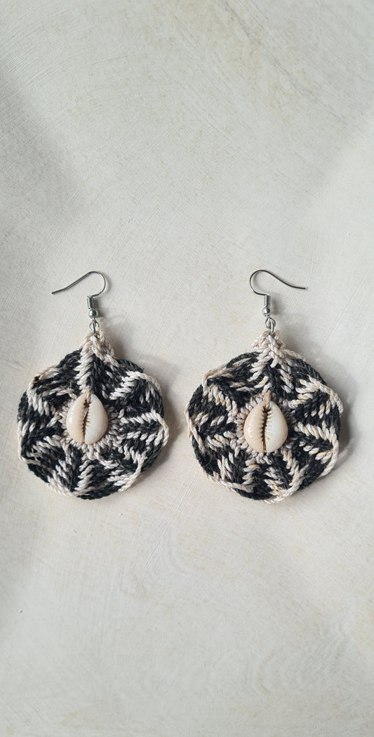 Sepik Cowrie Earrings - Black & White